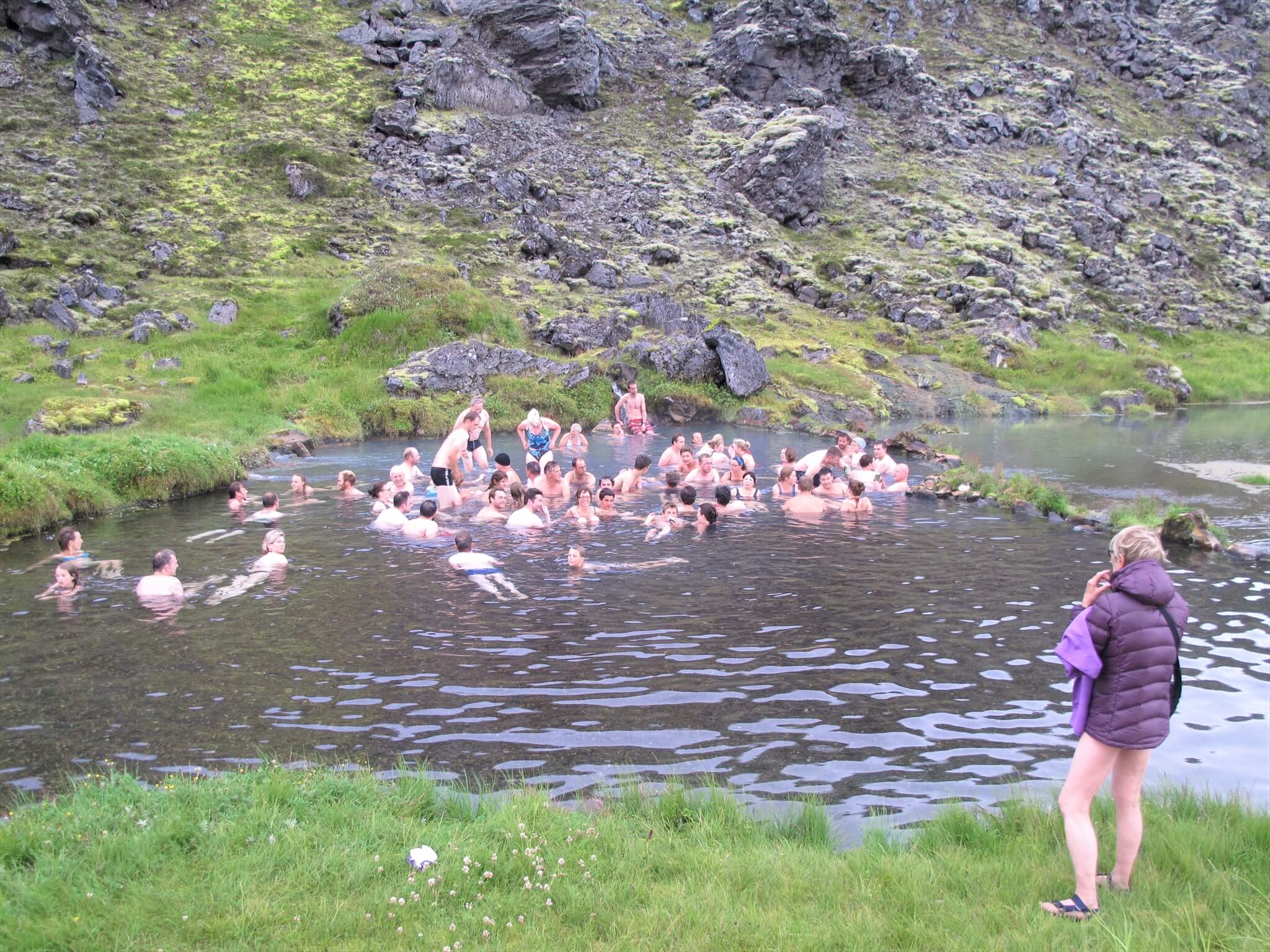 アイスランドの「ロイガヴェーグルトレイル」にある秘境の温泉