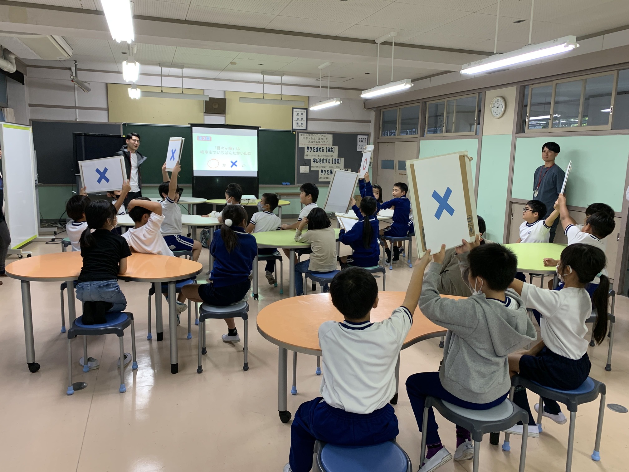 2023年から岐阜市立藍川小学校(現・藍川北学園)で実施している出張授業の様子
