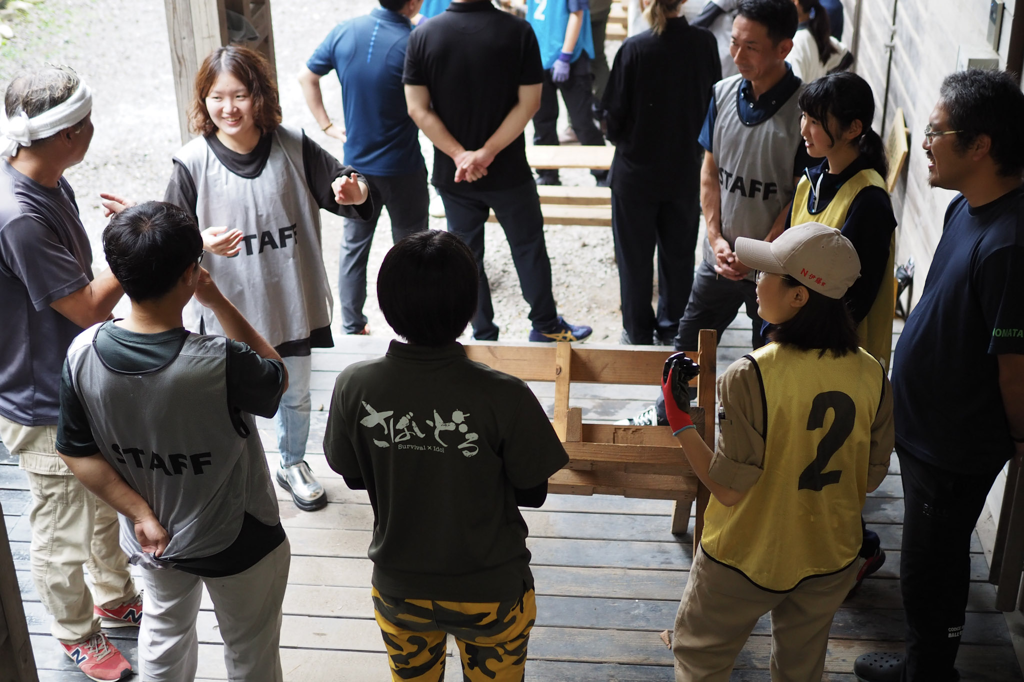 スタッフも交えて作戦を練る岐阜農林高校チーム。
