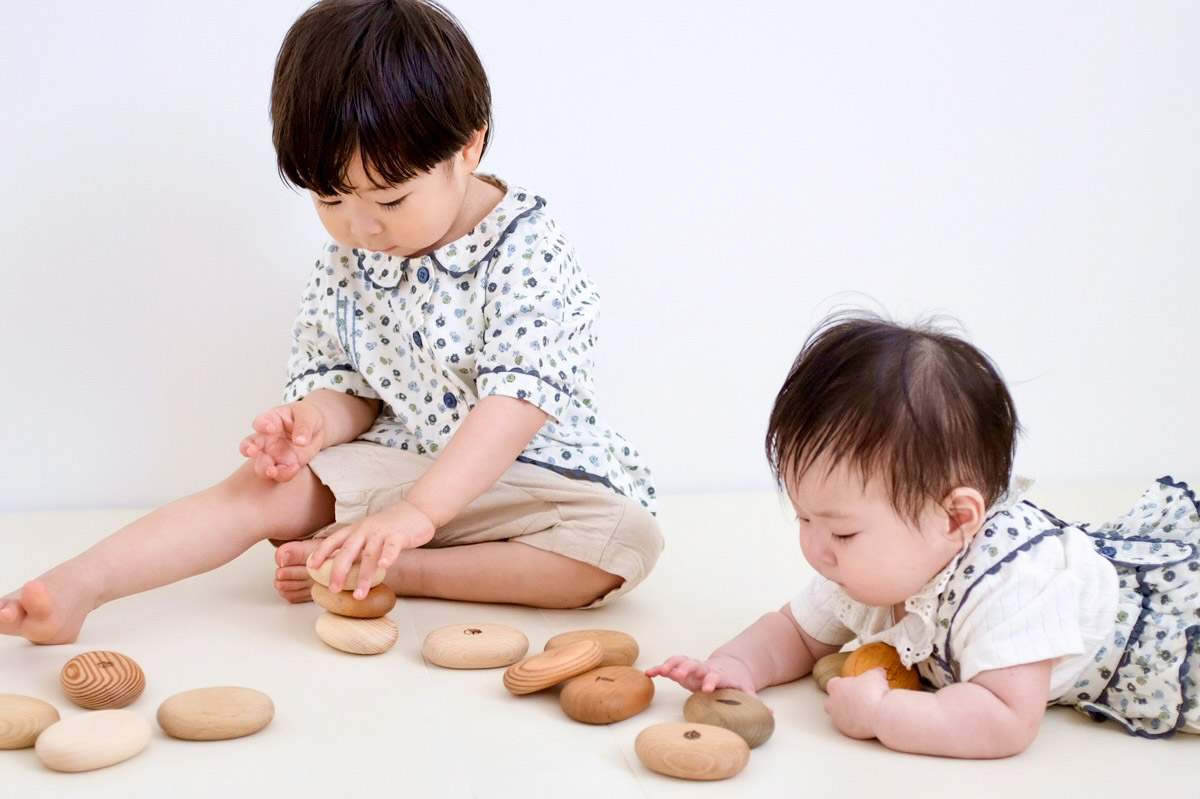 kinaliのまあるいつみきで遊んでいる様子