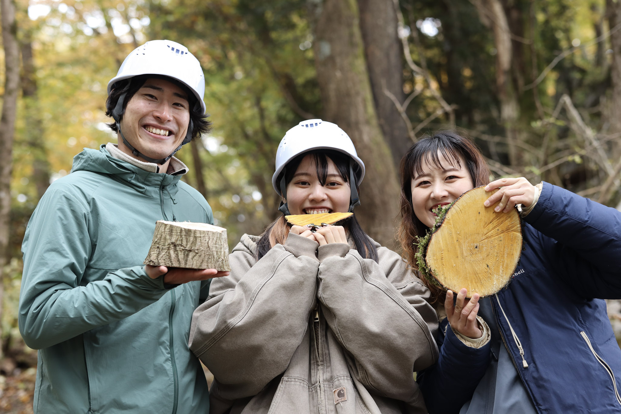 伐採した木は、おそらく「リュウキュウマメガキ」とのこと。あまり流通していないレアな木。photo by Reina Tamiya