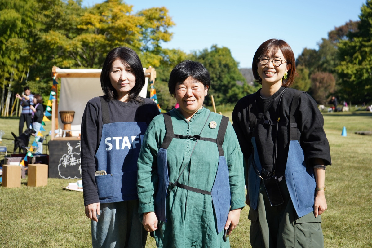 左から）gifu teacher’s laboの渡邉和代さん、藤井智子さん、岡野咲子さん。写真提供：先生の学校