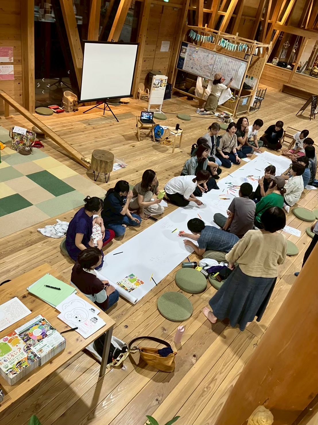 今年9月に開催した3回目のスタッフミーティング。各人があそまなでやってみたいことを自由に書き出して、当日のイメージを膨らませてゆく。