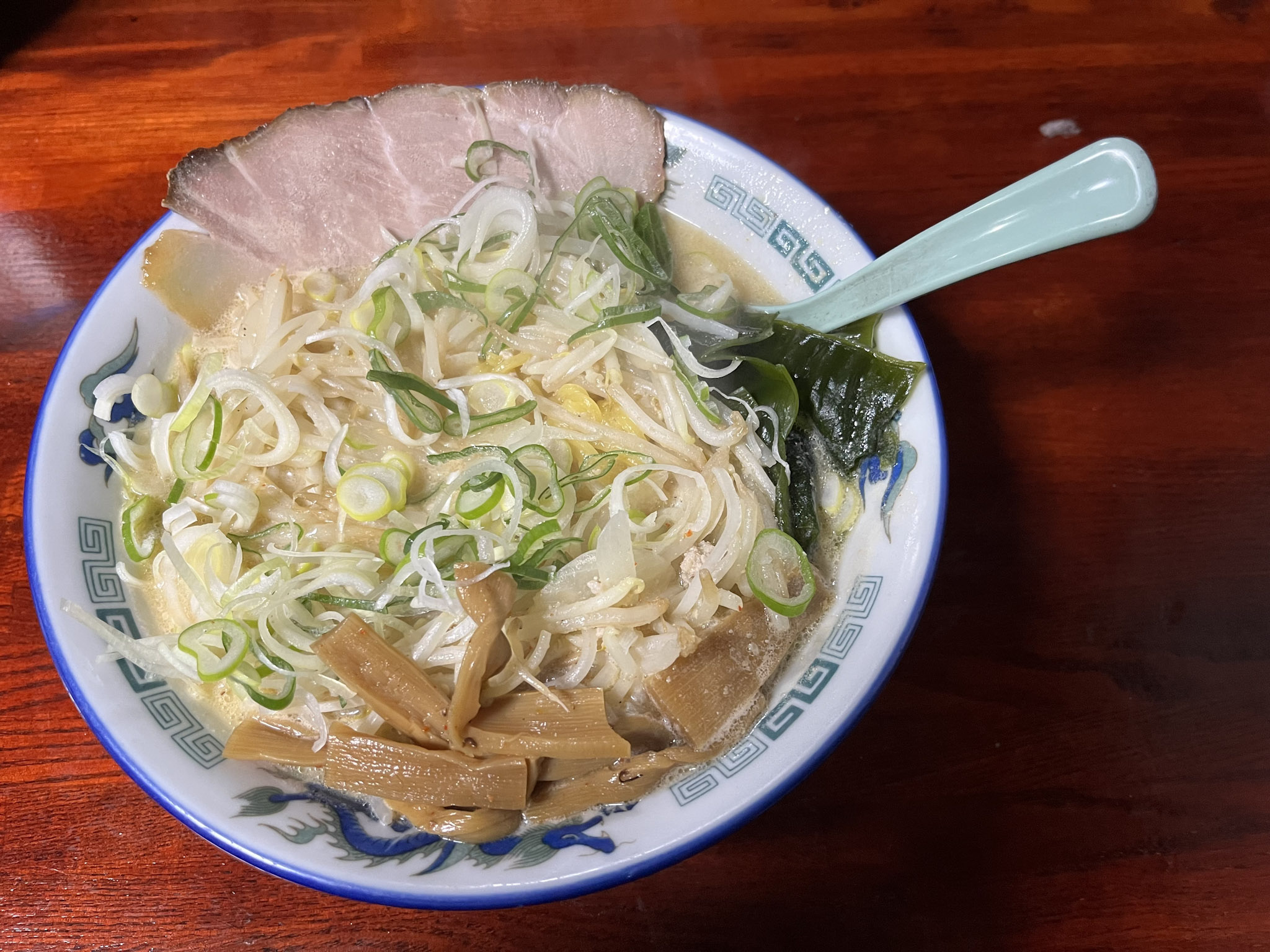 飲み会のあとのラーメンは美味しいですよね。