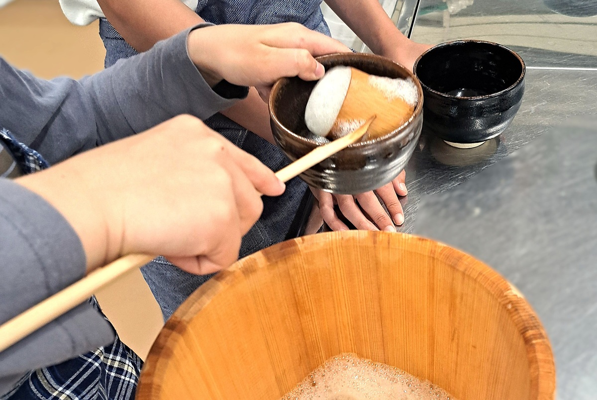 地元の小学校での桶茶の授業